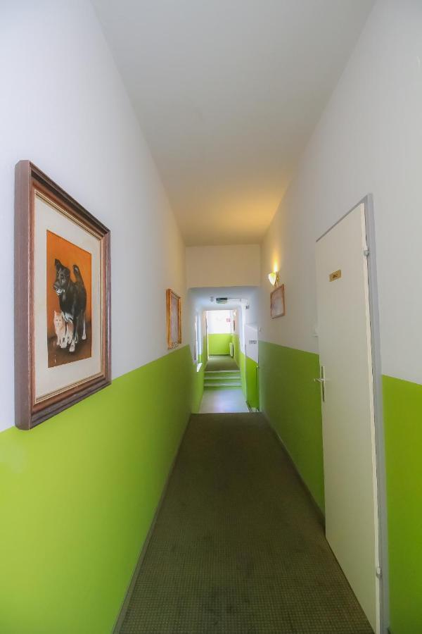 Private Double Bed Room With Bathroom Vienna Esterno foto